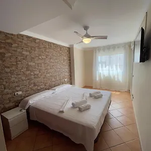 Apartamento En Edificio Albaida, Garaje Y Piscina Estepona